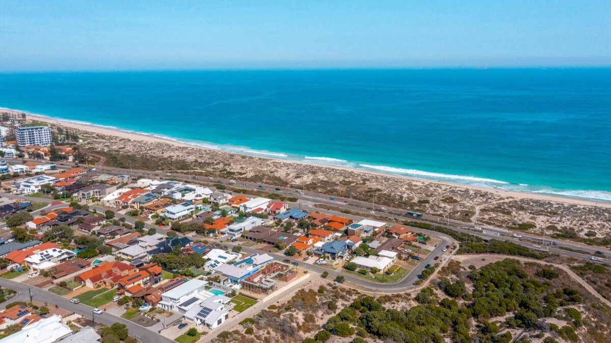 18 Kalinda Drive, Trigg vacant coastal block